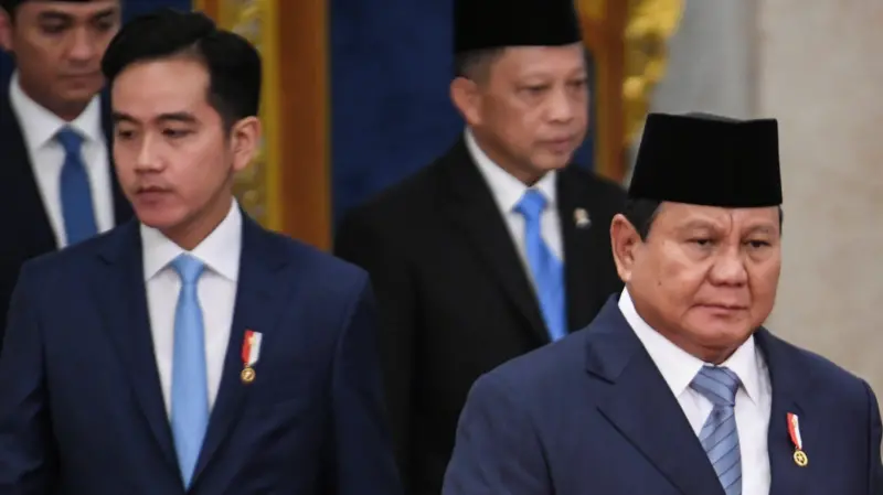 Presiden Prabowo Subianto didampingi Wakil Presiden Gibran Rakabuming Raka bersiap melantik Gubernur dan Wakil