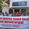 Warga ampera kota Cirebon gelar aksi, karena selama 13 tahun, sebanyak 108 sertifikat milik warga di blokir BP