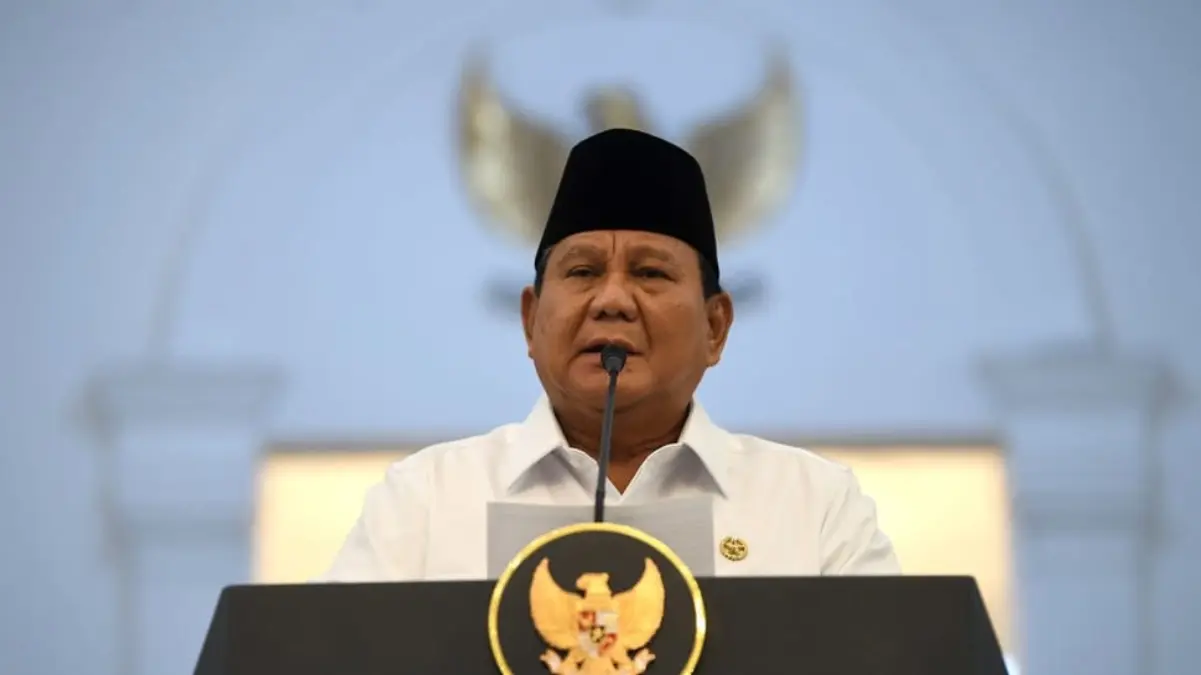 Presiden Prabowo Subianto menyampaikan keterangan pers di Istana Merdeka, Jakarta, Minggu (31/8/2025). Prabowo