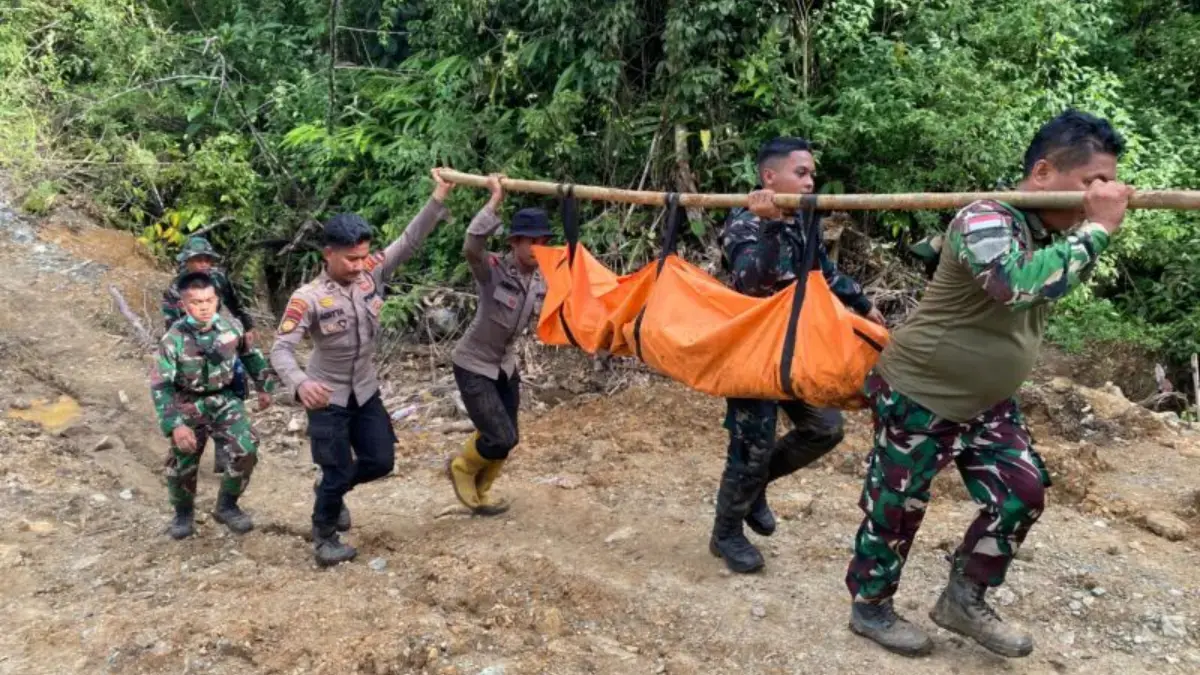 Delapan korban kecelakaan helikopter BK117 D3 yang jatuh di kawasan Pegunungan Meratus, Kecamatan Mantewe, Kab