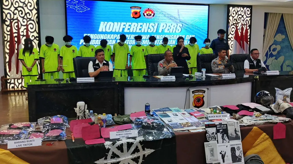 Konferensi pers Polda Jabar terkait pelaku perusakan saat demo di Bandung, Selasa (16/9/2025)