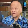 Putra sulung almarhum Presiden ke-3 RI B.J. Habibie, Ilham Akbar Habibie usai diperiksa KPK, di Gedung Merah P