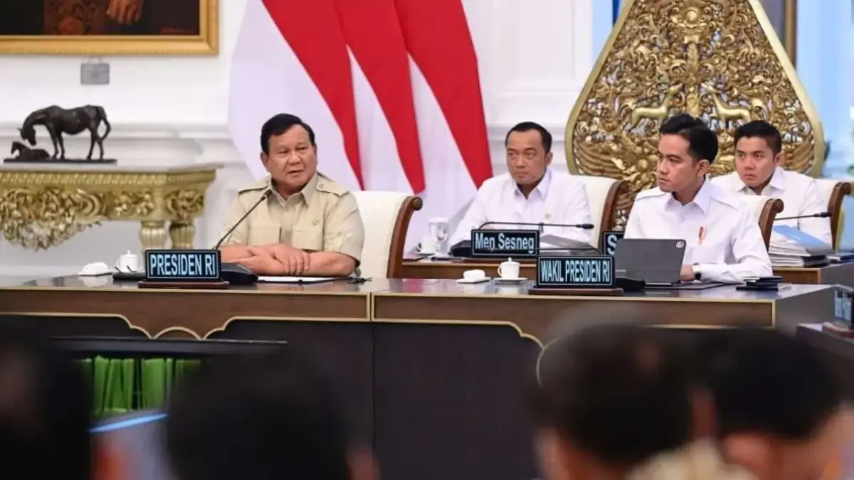 Presiden Prabowo Subianto memimpin pertemuan terbatas dengan sejumlah menteri dari Kabinet Merah dan Putih di
