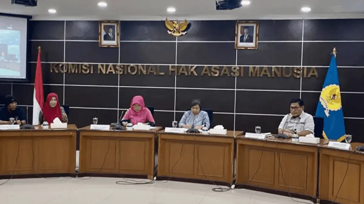 Ketua Komnas HAM Anis Hidayah (kedua kanan) menyampaikan keterangan kepada pers di Kantor Komnas HAM, Jakarta,