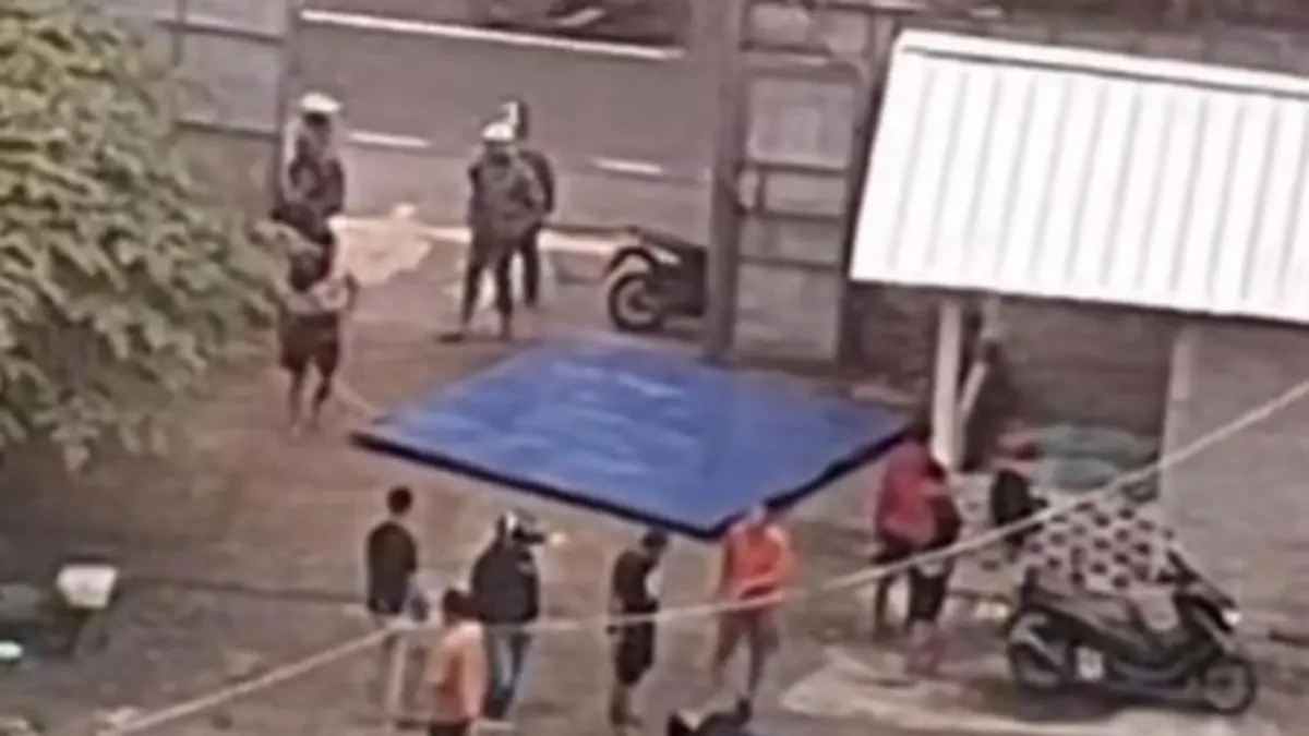 Pengacara Ditembak Dikeroyok di Lahan Kosong Tanah Abang Seorang pengacara diduga menjadi korban penembakan di kawasan Jalan KH Mas Mansur, Karet Tengsin, Tanah Abang,