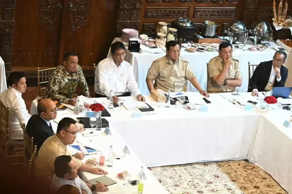 Sejumlah menteri Kabinet Merah Putih rapat di kediaman Presiden Prabowo Subianto di Jalan Kertanegara, nomor I