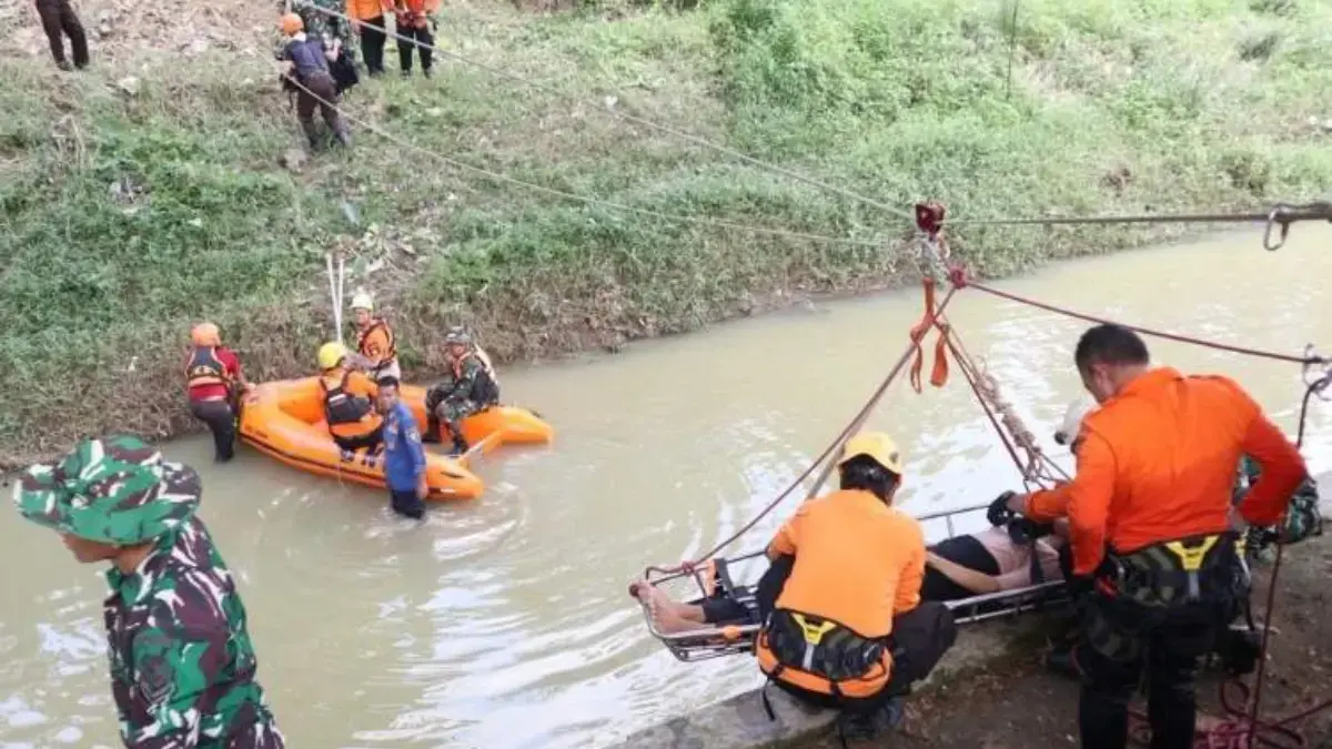 Pemerintah Kota Cirebon Tetapkan Status Siaga Bencana Hidrometeorologi hingga Maret 2026 Suasana Gladi Kesiapsiagaan Penanggulangan Bencana Banjir yang digelar di Lapangan Kebon Pelok Kota Cirebon. (