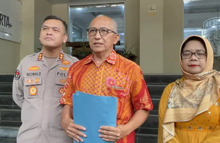 Kuasa Hukum Keluarga Arya Daru Pangayunan (ADP) mengunjungi Polda Metro Jaya, Jumat (10/10/2025). (Foto/Riyan