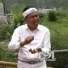 Dedi Mulyadi saat mengunjungi pabrik air mineral di Subang (Foto: Tangkapan layar KDM Channel)