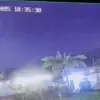 Rekaman CCTV mengenai dentuman besar di langit Cirebon pada malam hari, Minggu (5/10/2025) (Foto: tangkapan la
