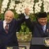 Presiden Prabowo dan Presiden Republik Federasi Brasil Luiz Inácio Lula da Silva tersenyum bersama di Istana M