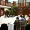 Presiden Prabowo Subianto memimpin pertemuan yang dihadiri oleh Wakil Presiden RI Gibran Rakabuming beserta se