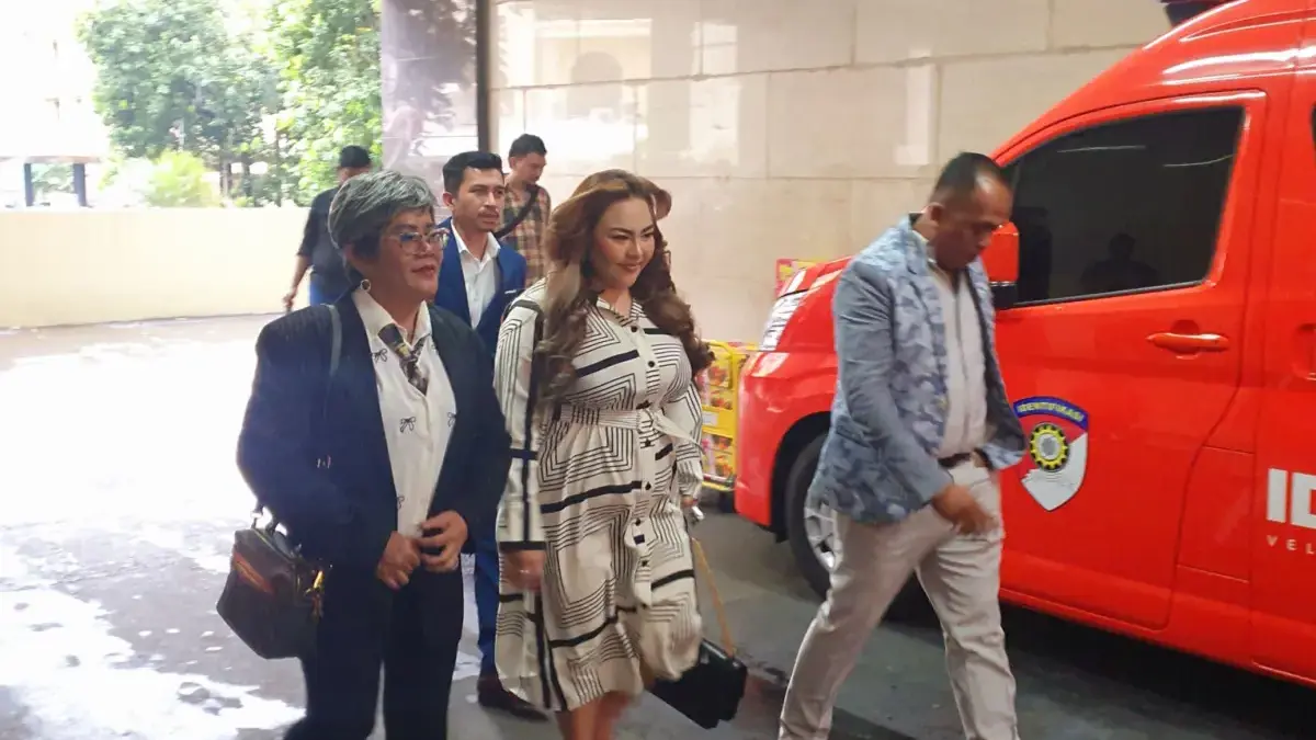 Tersangka Lisa Mariana Diperiksa 5 Jam 44 Pertanyaan di Kasus Pencemaran Nama Mantan Gubernur Ridwan Kamil Lisa Mariana kembali menjalani pemeriksaan sebagai tersangka dalam kasus pencemaran nama baik terhadap Ridwan