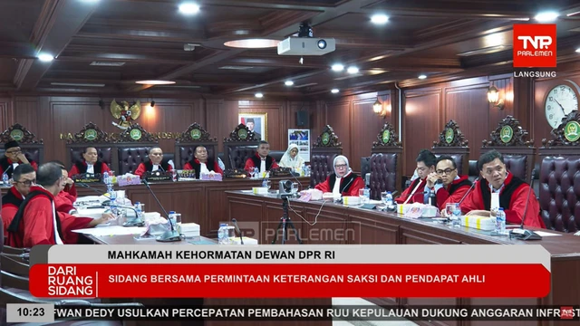 Sidang MKD DPR terkait etik terhadap Adies Kadir, Sahroni, Nafa Urbach, Eko Patrio, dan Uya Kuya pada Senin (3