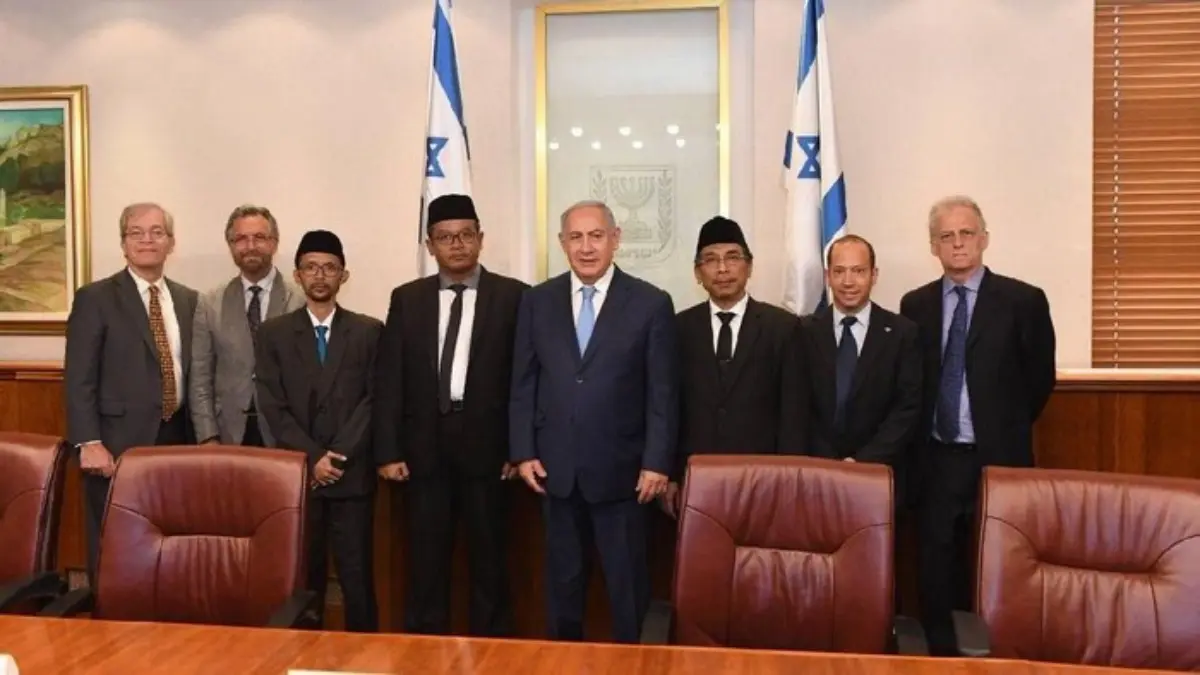 Bertemu Benjamin Netanyahu Tahun 2018, Gus Yahya Paparkan Soal Hubungannya dengan Zionis Israel Gus Yahya bertemu PM Israel Benjamin Netanyahu (Twitter Benjamin Netanyahu)