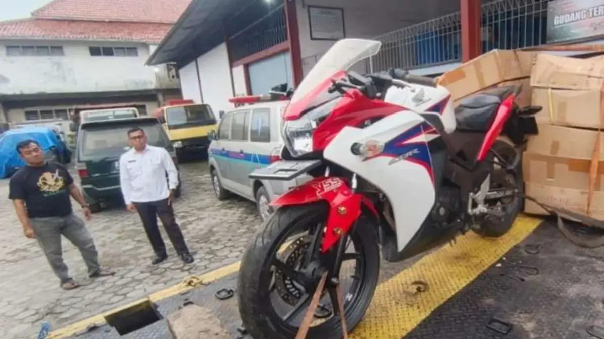 Kejari Kota Cirebon Terima Titipan Barang Bukti dari KPK Terkait Kasus Satori. (IST)