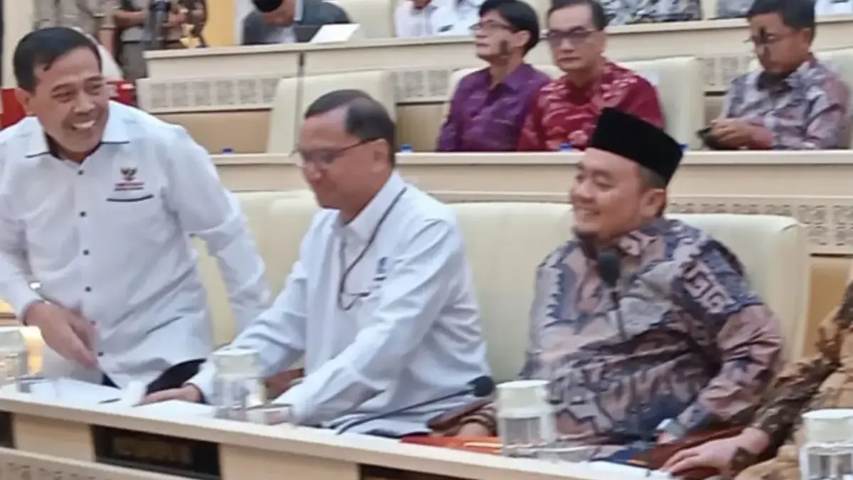 Soal Pengarsipan Ijazah Capres, Kepala ANRI Sebut kalau yang Asli Selalu Disimpan Pemiliknya Kepala Arsip Nasional Republik Indonesia (ANRI), Mego Pinandito dalam rapat di Kompleks Parlemen Senayan, Jaka