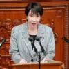 Perdana Menteri Sanae Takaichi menanggapi pertanyaan dari pemimpin oposisi Yoshihiko Noda selama sesi pleno Ma