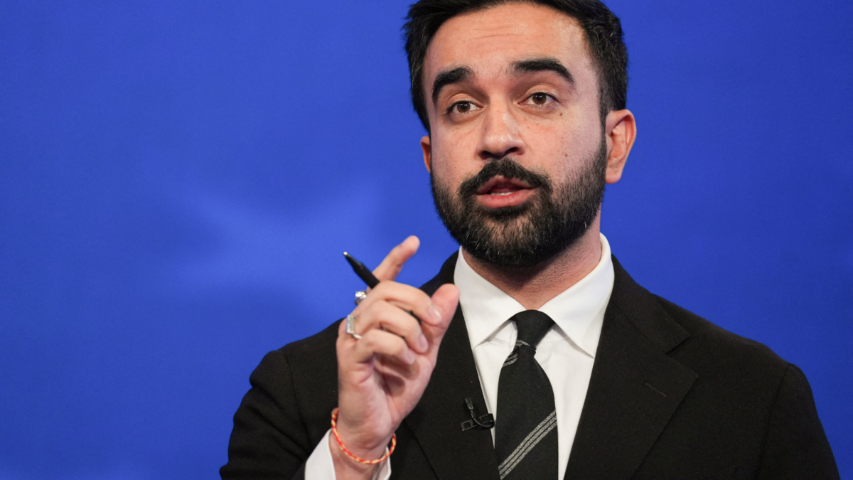 Janji Zohran Mamdani Salah Satunya Tangkap Benjamin Netanyahu Jika Masuk New York Zohran Mamdani (Foto: ANGELINA KATSANIS/POOL/AFP/Getty Images)