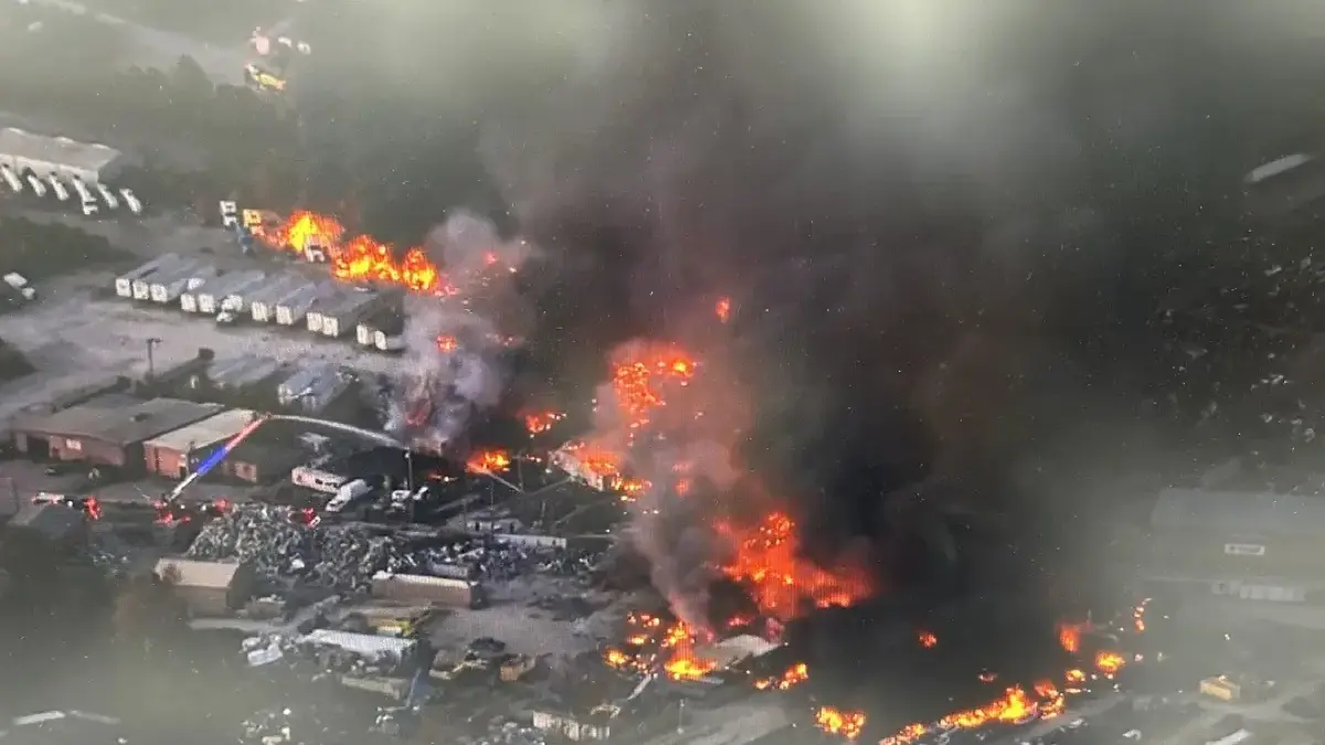 Update Jatuhnya Pesawat Kargo UPS di Bandara Louisville: 4 Korban Meninggal Dunia Pesawat UPS jatuh di dekat bandara Louisville di Kentucky