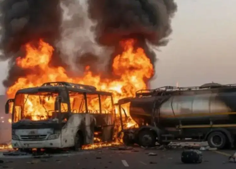 Insiden Maut Bus Rombongan Jamaah Umrah Tabrak Truk Tangki: 45 Tewas Sedikitnya 45 jemaah umrah asal India tewas setelah bus yang mereka tumpangi terbakar dalam kecelakaan di deka