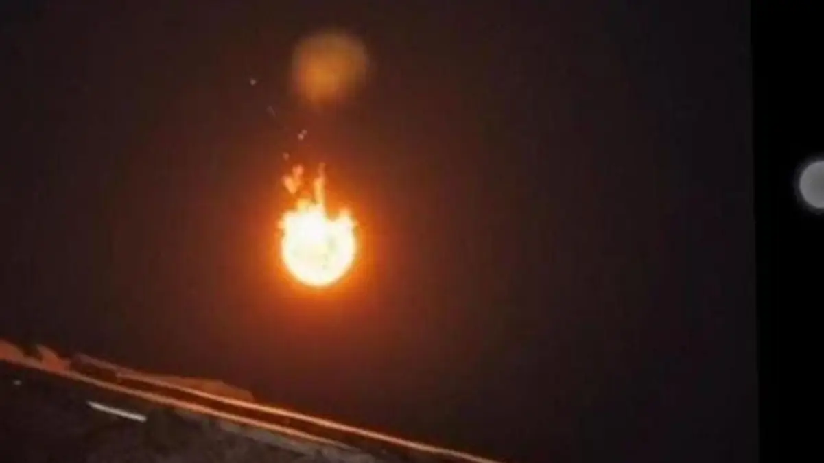 Terungkap Benda Langit yang Bikin Heboh Warga Cirebon: Meteor yang Cukup Besar Penampakan benda jatuh yang dinarasikan bola api di Cirebon. (Dok. Istimewa)