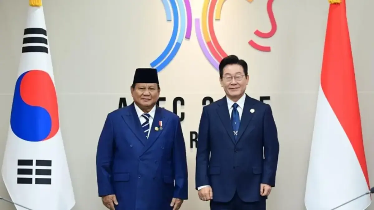 Presiden Republik Indonesia Prabowo Subianto bertemu dengan Presiden Republik Korea Lee Jae Myung di sela-sela