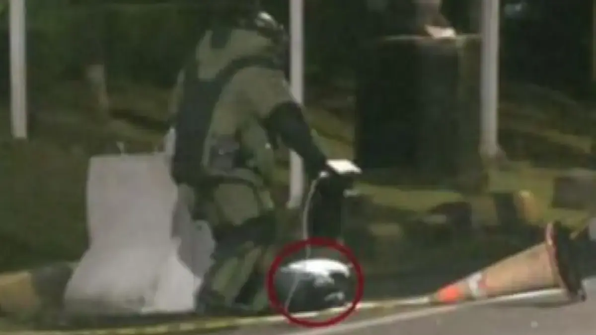 Tas merah putih mencurigakan sempat diduga bom di pinggir Tol ABC Jatingaleh, Tim Gegana Turun. (Foto: istimew