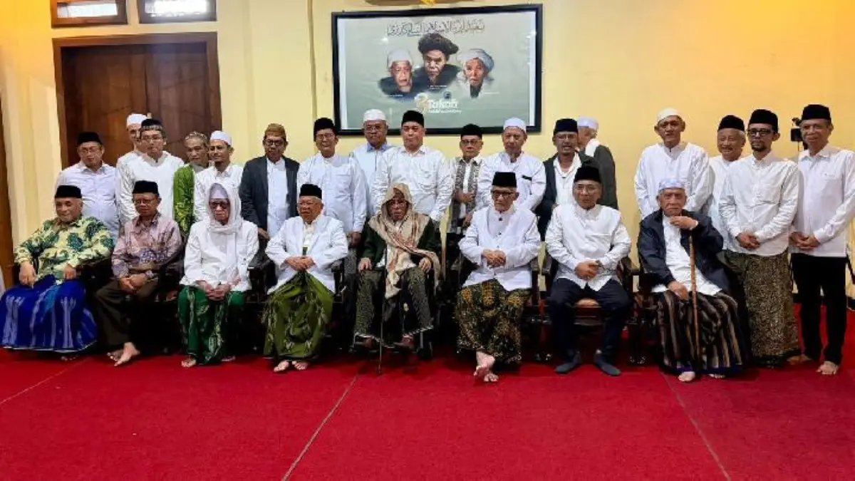 Pertemuan Ketua Umum PBNU dan Rais Aam Miftachul Akhyar difasilitasi oleh para mustasyar di Pondok Pesantren L