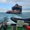 Tabrakan kapal kontainer dengan kapal tongkang.(Dok KSOP Batam)
