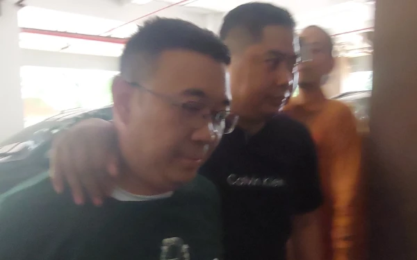 Samuel Ardi ditangkap dan diamankan di Ditreskrimum Polda Jatim. (Foto: istimewa)