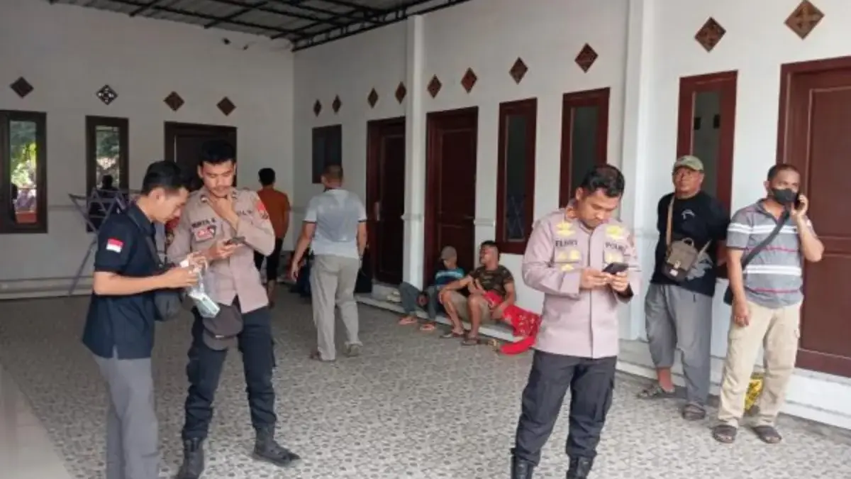 TKP tiga orang dalam satu keluarga tewas di rumah di Dusun Watuketu, Desa Demung, Kecamatan Besuki, Kabupaten
