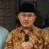 Ketua Komisi Percepatan Reformasi Polri, Jimly Asshiddiqie (tengah) di Posko Tim Reformasi, Jakarta Selatan pa