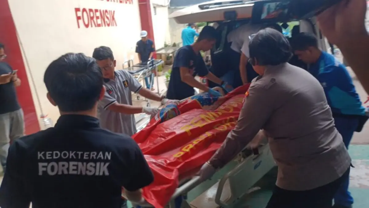 Puslabfor Ungkap Hasi Temuan Awal Usai Olah TKP: Akses Masuk dan Keluar Gedung Hanya Ada 1 Pintu Korban kebakaran di gedung PT Terra Drone, Kemayoran, Jakarta Pusat dibawa ke Rumah Sakit Polri Kramat Jati, J