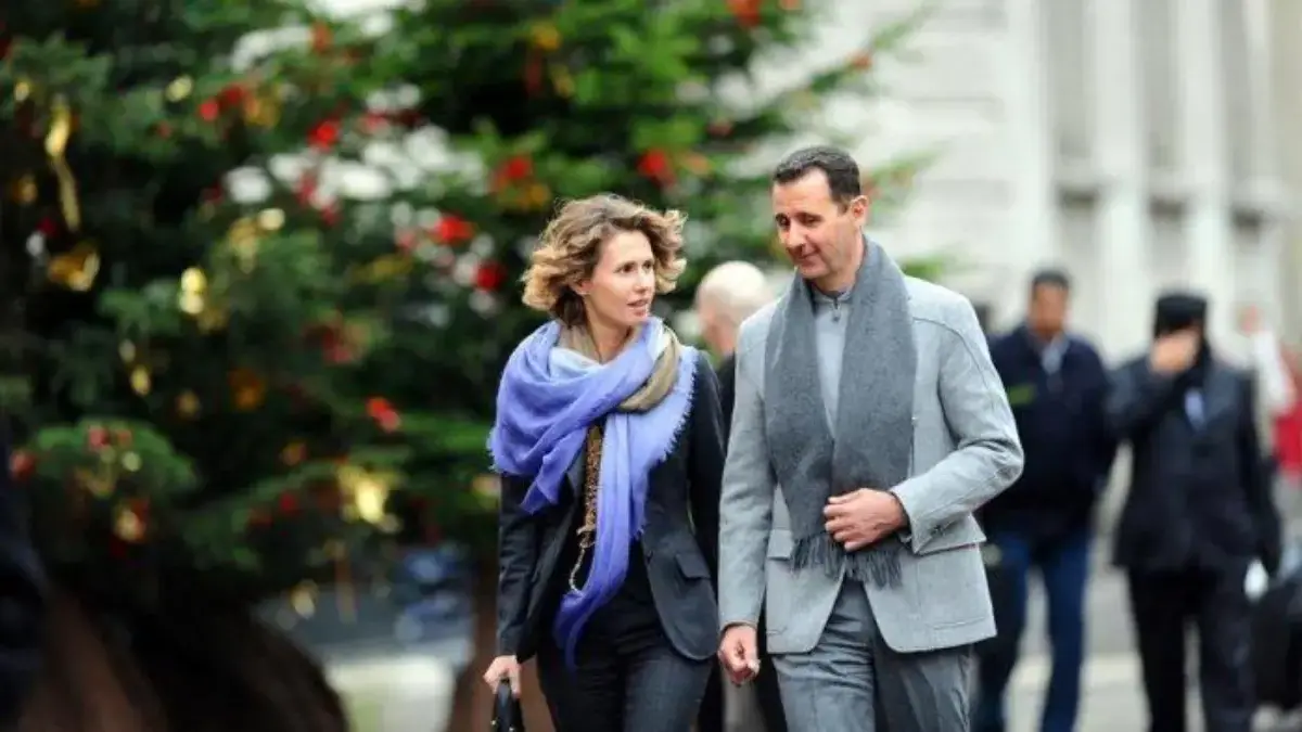 Laporan Media Terkemuka Inggris Ungkap Assad dan Keluarganya Hidup Mewah di Rusia Usai Lari dari Suriah Bashar al-Assad bersama istrinya, Asmaa. (khaberni/HO)