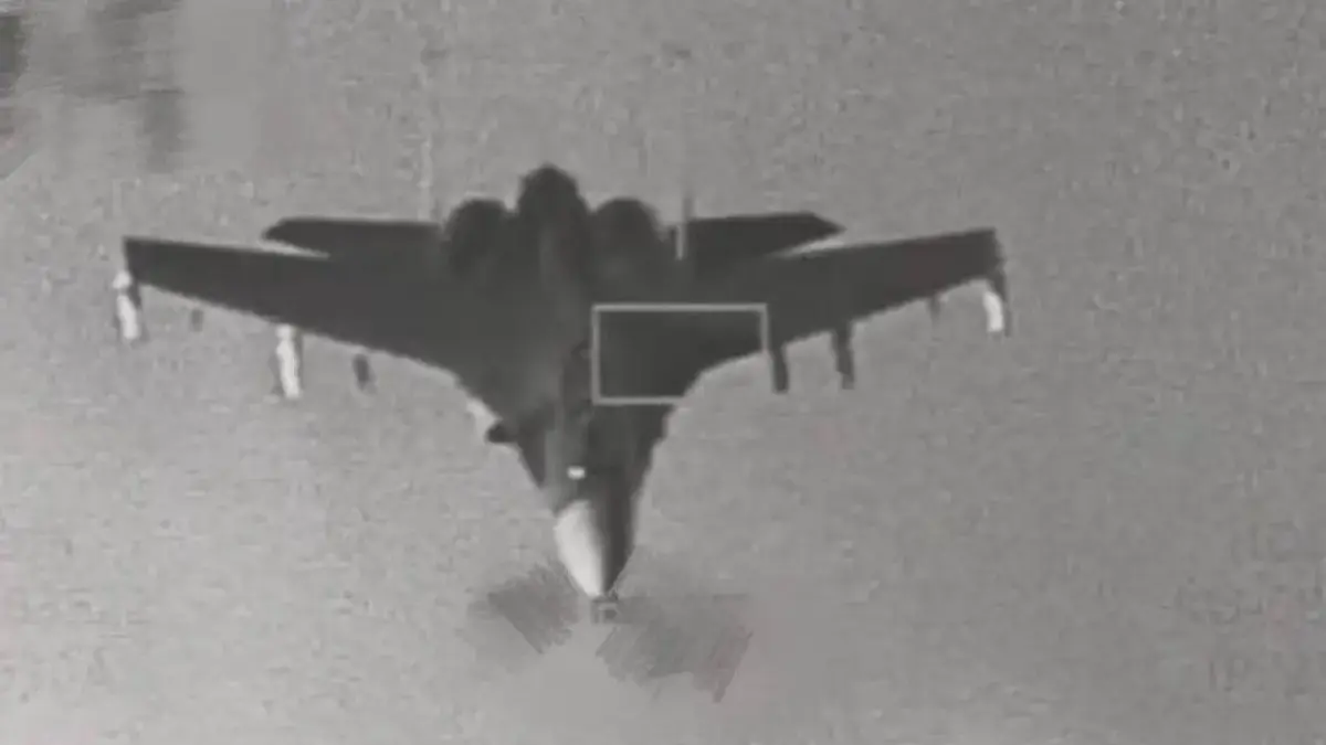 Taiwan Rilis Rekaman Jet Tempur F-16V Kunci Radar Shenyang J-16 PLA Milik China Kementerian Pertahanan Nasional Taiwan merilis jet tempur F-16V Block 20 mengunci pergerakan J-16 China.