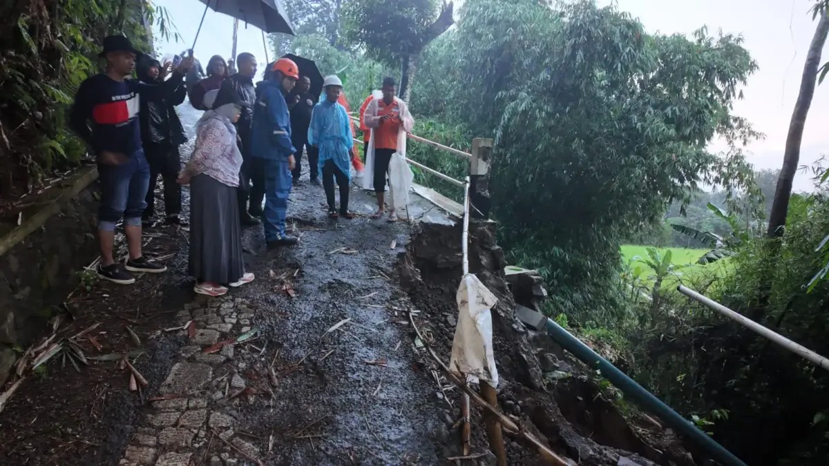 3 Hari Berturut-turut Kota Sukabumi Dilanda Bencana Hidrometeorologi Kota Sukabumi. Dengan intensitas hujan yang tinggi yang mengguyur Kota Sukabumi menyebabkan sejumlah wilayah d
