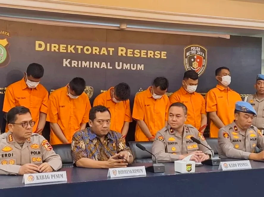 6 Anggota Polisi Tersangka Pengeroyokan Matel di Kalibata Enam anggota Polri jadi tersangka pengeryokan dua matel hingga tewas di Kalibata.