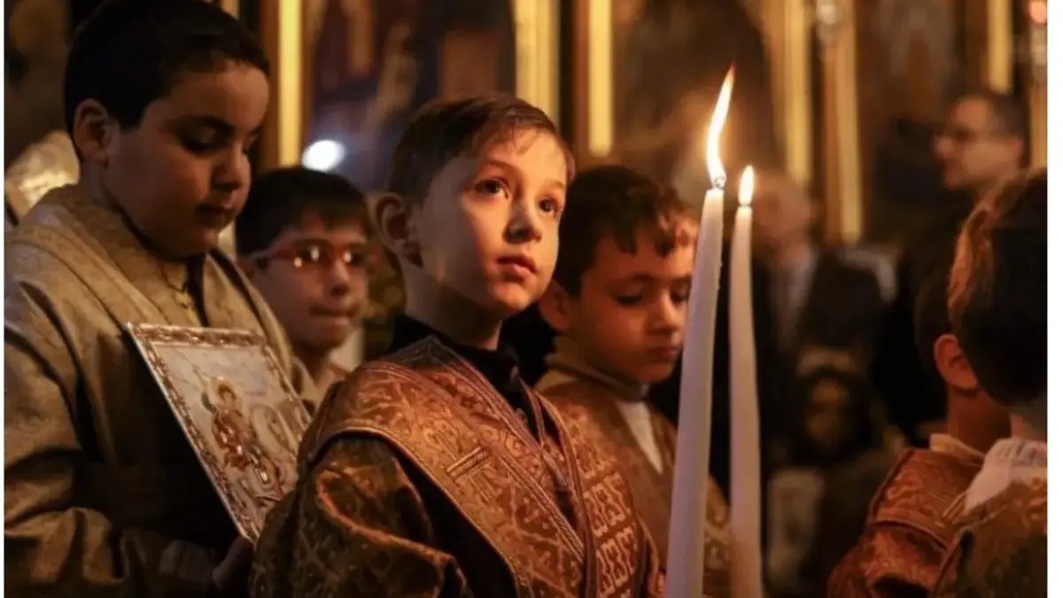 Anak-anak di Misa Natal Ortodoks di Gereja Saint Porphyrius di Kota Gaza pada 7 Januari 2023. (Mahmud Hams/AFP