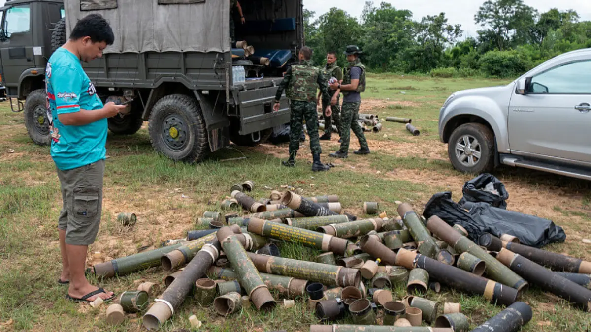 Keterlibatan Industri Pertahanan Israel Berada di Garis Depan Pertempuran Thailand dan Kamboja Rekaman yang diunggah oleh pasukan Thailand di media sosial menunjukkan berbagai senjata kecil buatan Israel y