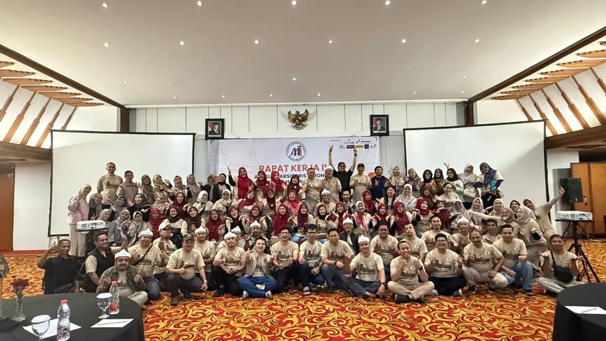 Peserta Rapat Kerja Wilayah (Rakerwil) IV Asosiasi Arsiparis Indonesia (AAI) Wilayah Provinsi Jawa Barat denga