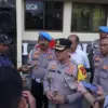 Polres Cirebon Kota menggelar Apel Gelar Pasukan Operasi Lilin Lodaya 2025 di halaman Mapolres Cirebon Kota, J