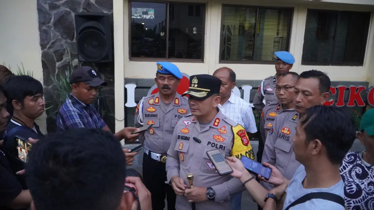 Polres Cirebon Kota menggelar Apel Gelar Pasukan Operasi Lilin Lodaya 2025 di halaman Mapolres Cirebon Kota, J