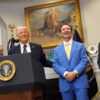 Presiden AS Donald Trump dan Gubernur Louisiana Jeff Landry dalam sebuah foto arsip pada bulan Maret. (WIN MCN