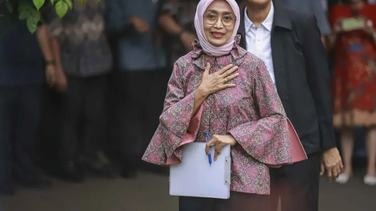 Kasus Dugaan Korupsi Kerja Sama Usaha dan Akuisisi PT Jembatan Nusantara, Rehabilitasi Ira Puspadewi dkk Direktur Utama PT ASDP Indonesia Ferry (Persero) periode 2017-2024 Ira Puspadewi menyapa awak media sebelum me