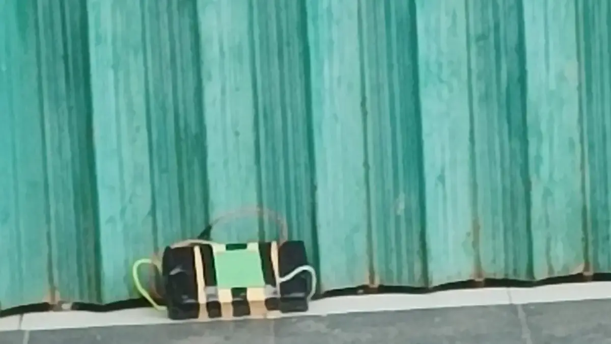 Benda diduga bom pertama kali ditemukan pengurus geraja GKPS di kawan Ruko ITC Baranangsiang, Kosambi, Kota Ba