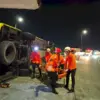 Proses Evakuasi Korban Kecelakaan Di Toll Krapyak Kota Semarang, Senin Dini Hari (22/12). (Dokumentasi Basarna