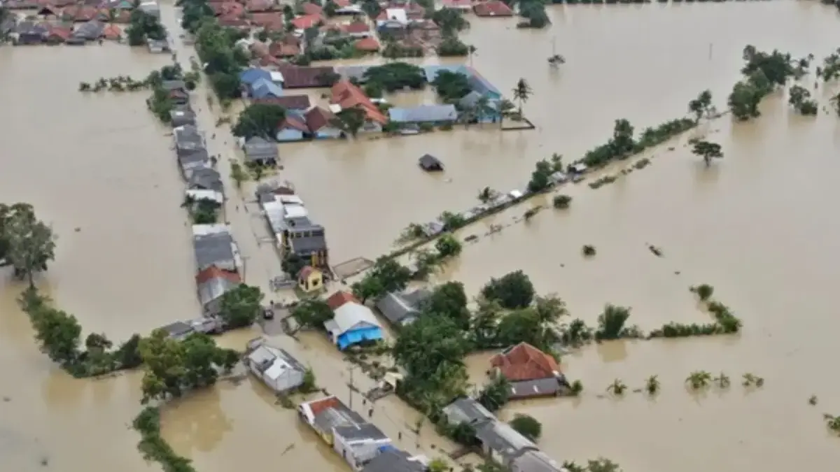 316 Rumah di Karawang Terendam Banjir, Ketinggian Air hingga 1 Meter Hujan ekstrem membuat ratusan rumah di Kabupaten Karawang terdampak banjir