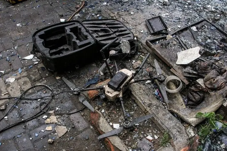 Puslabfor Polri Olah TKP Kebakaran Gedung Terra Drone, Dokumen hingga Sisa Baterai Diperiksa Bangkai pesawat nirawak yang terbakar di perkantoran Terra Drone di jalan Letjen Soeprapto, Cempaka Baru, Kema