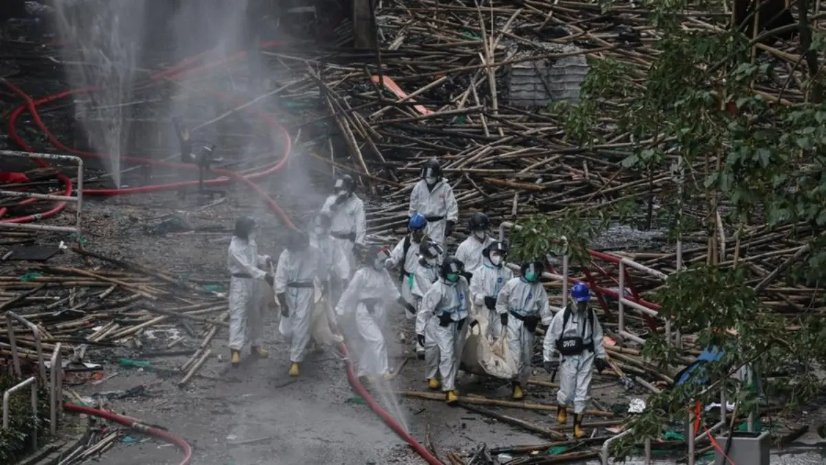Kebakaran Apartemen Hong Kong: 156 Tewas, 22 WNI Belum Ditemukan Kompleks apartemen itu sebelumnya dihuni lebih dari 4.000 orang berdasarkan data sensus. Para penyintas yang b